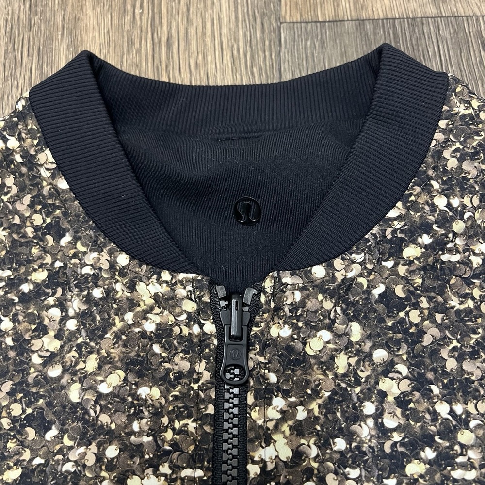 Lululemon Reversible Party Bomb Jacket Women's Size S/M Black Gold NYE Exclusive - Picture 7 of 10